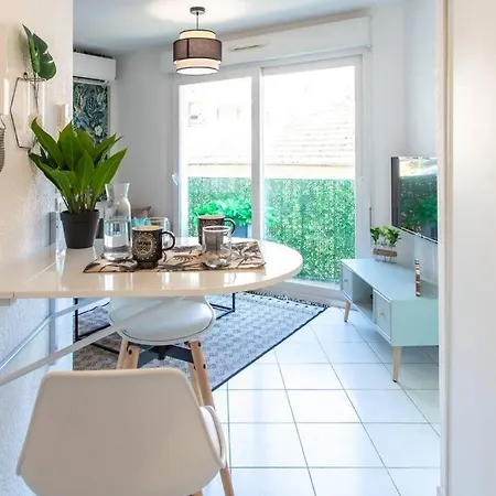 L44 1bdr Flat 10mins Walk To Port/balcon, Parking, Ac Appartement